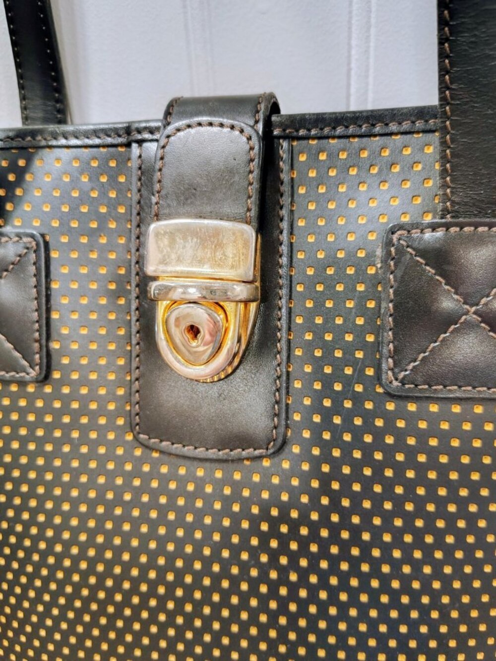 Vintage Dooney & Bourke Polka Dot Yellow Bucket Shoulder Bag Gold Hardware Clasp - Picture 4 of 16